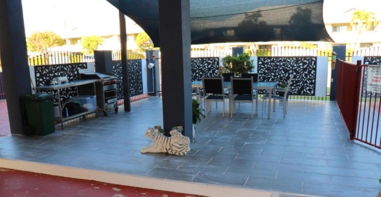Spanish Lace Motor Inn Townsville Kültér fotó